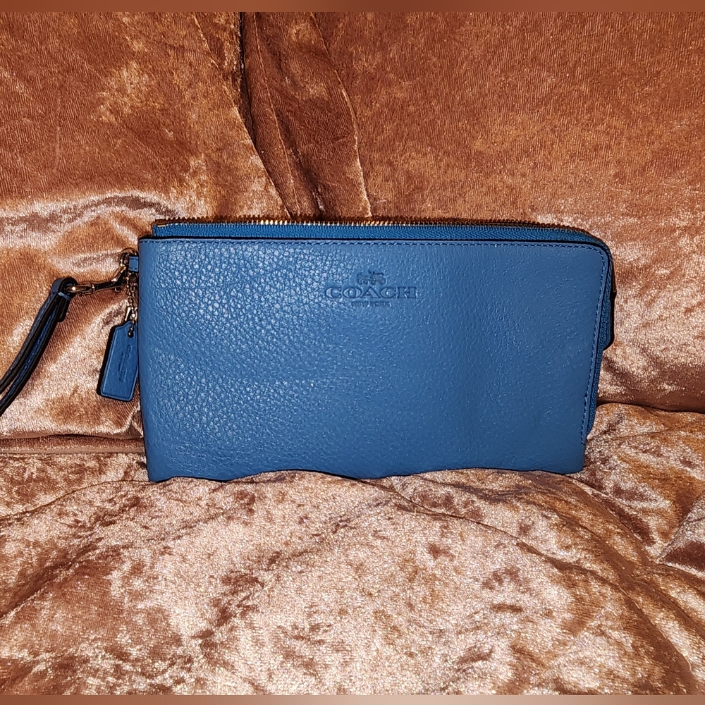 COACH 2 Zipper Compartment Wallet NWOT